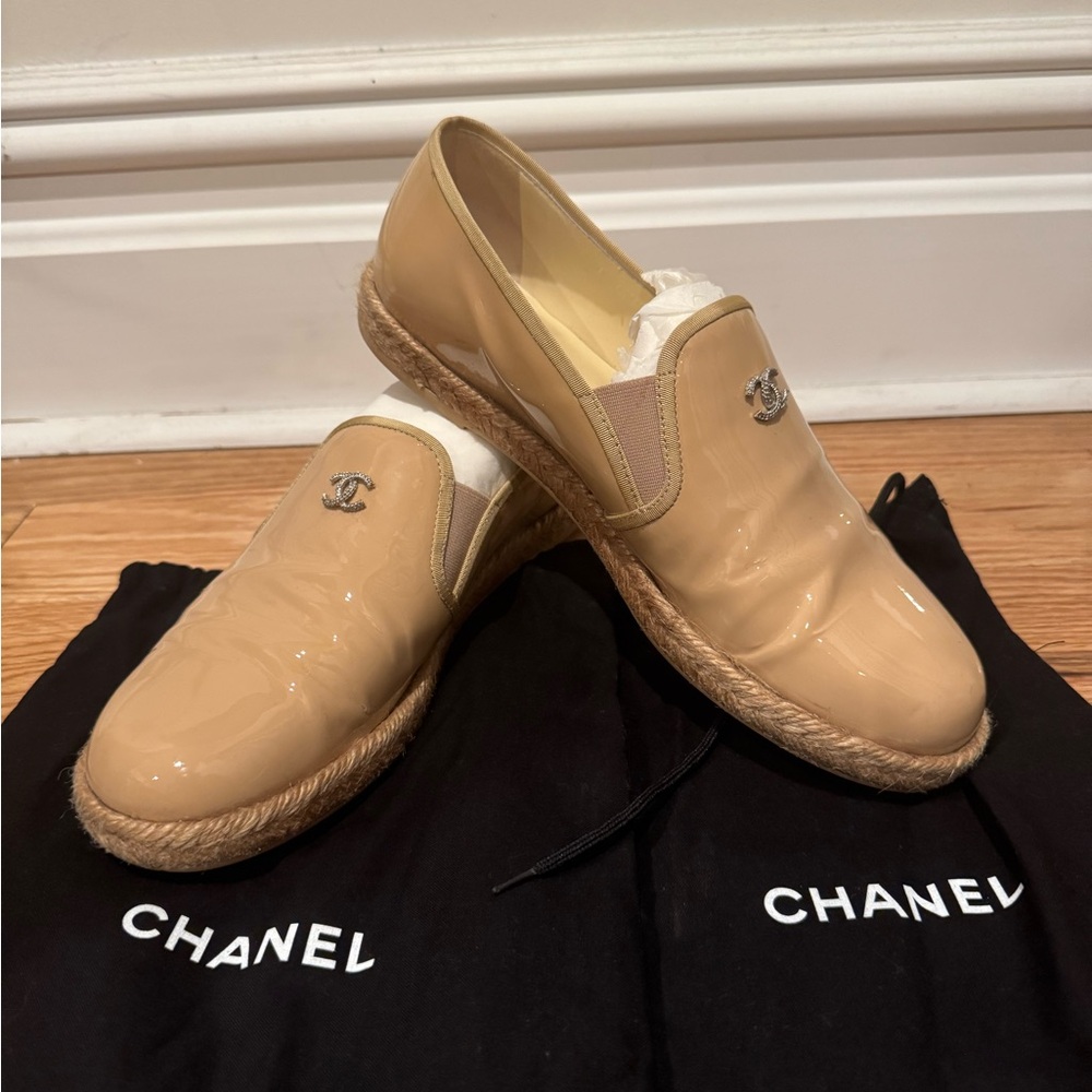 CHANEL Interlocking CC Logo Patent Leather Espadrilles